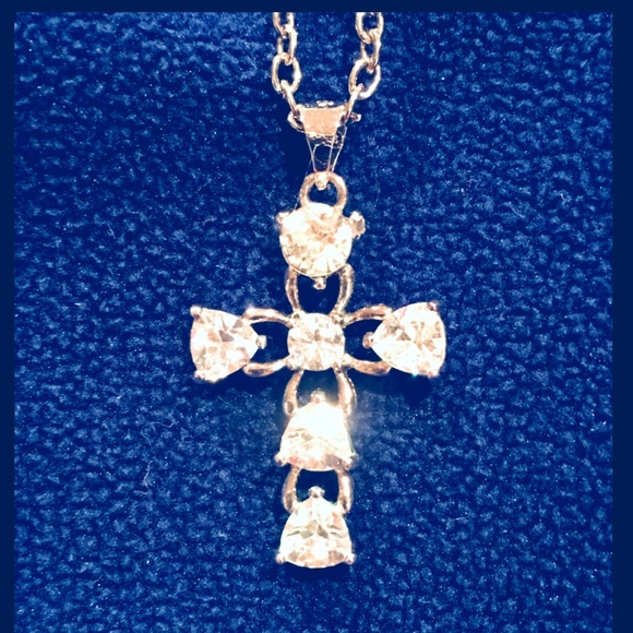 DELICATE CZ CROSS - Picture 2 of 3